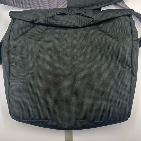NWT Osprey Backwoods Flap Mini SMU Messenger Bag Black Crossbody Travel Unisex - Picture 11 of 13